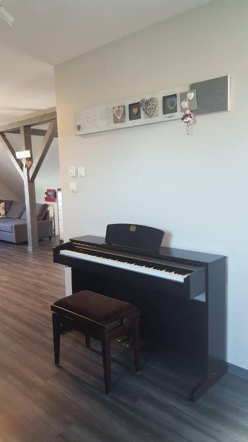 Fleur De Vigne Apartment เอกิสไฮม์ ภายนอก รูปภาพ